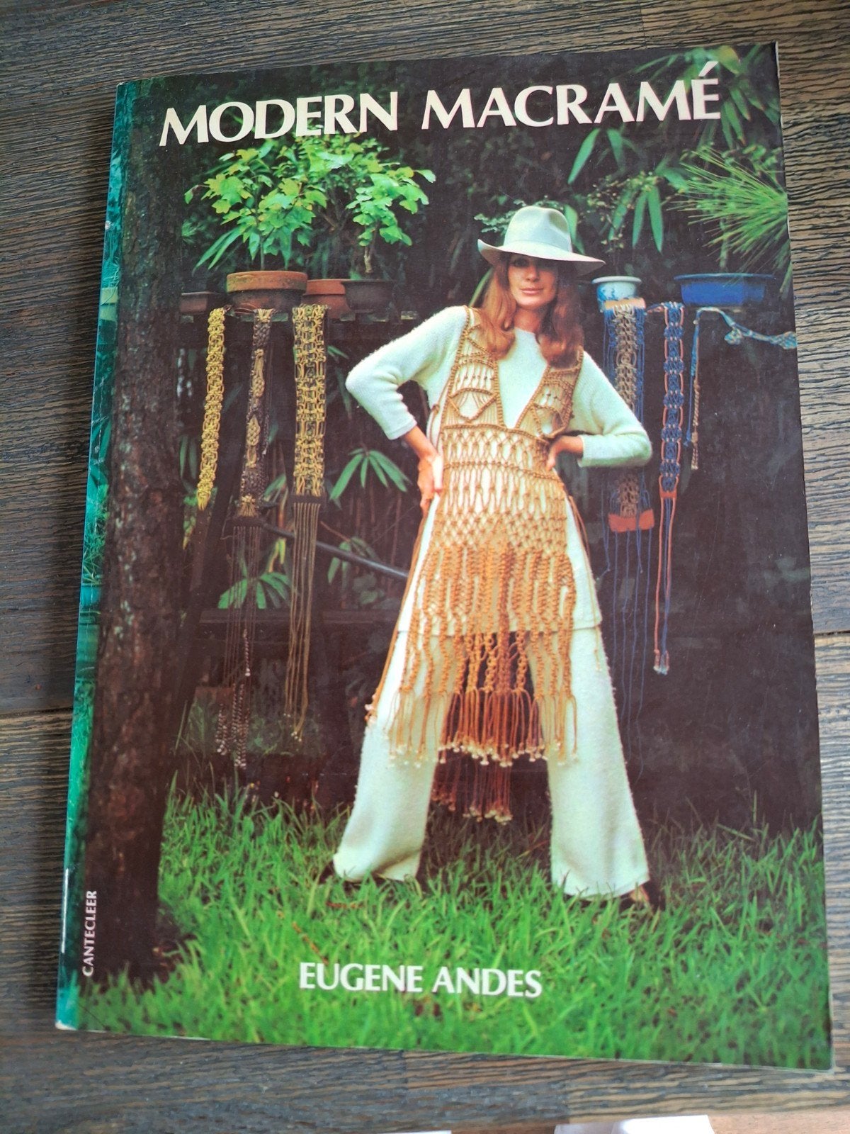 Modern Macramé - Eugene Andes - Knutselboek, Ophalen of Verzenden, Gelezen, Overige onderwerpen, Eugene Andes