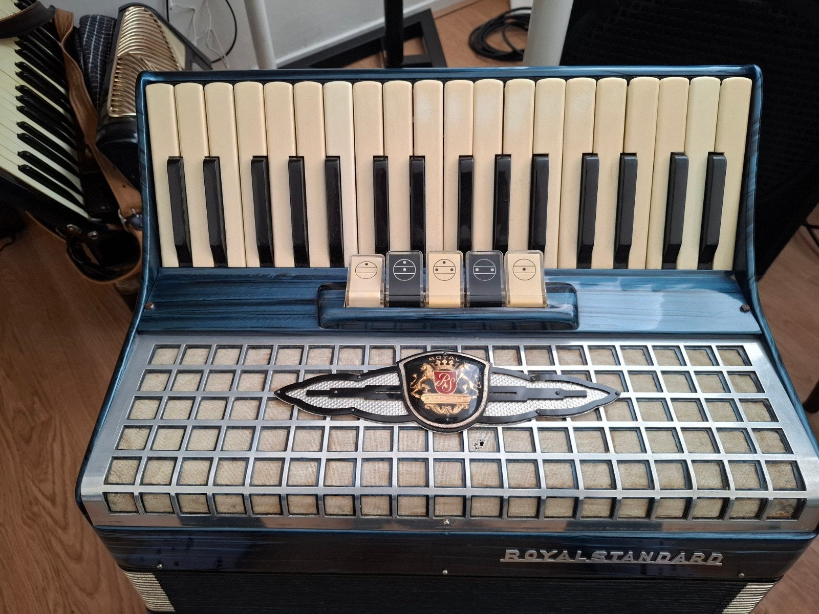 Royal Standard Capella Toetsaccordeon - Blauw, Muziek en Instrumenten, Accordeons, Gebruikt, Met riemen, Overige formaten, Toetsaccordeon
