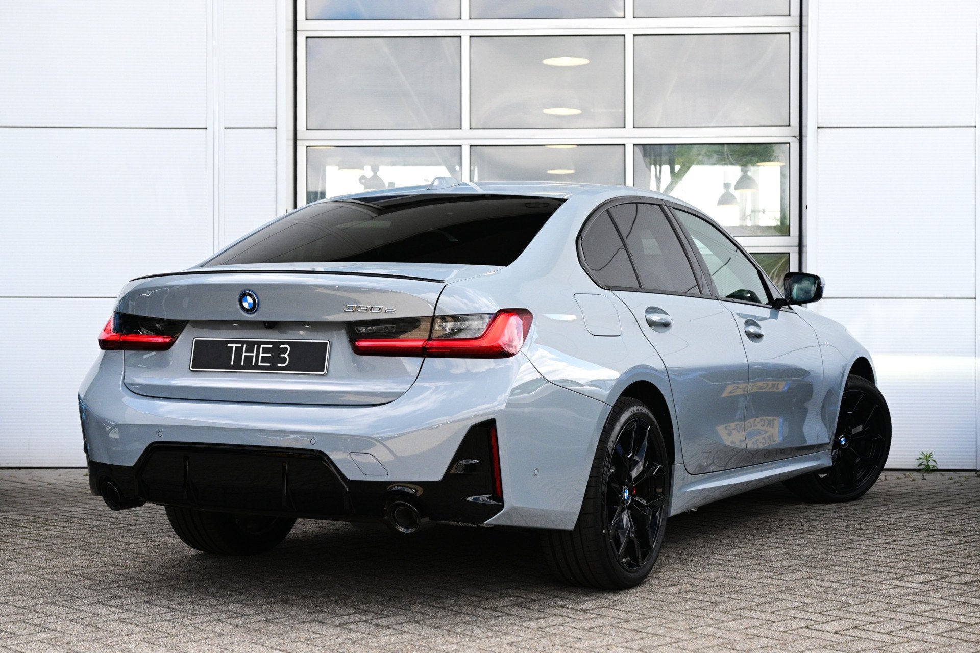 BMW 3 Serie 330e M Sport Automaat / Sportstoelen / Adaptieve, Automaat, Achterwielaandrijving, Zwart, 4 cilinders