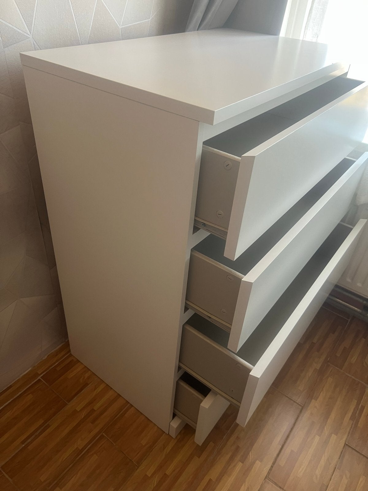 Malm ikea Witte ladekast met 4 laden - Zo goed als nieuw, Ophalen, Overige materialen, 100 tot 150 cm, Zo goed als nieuw