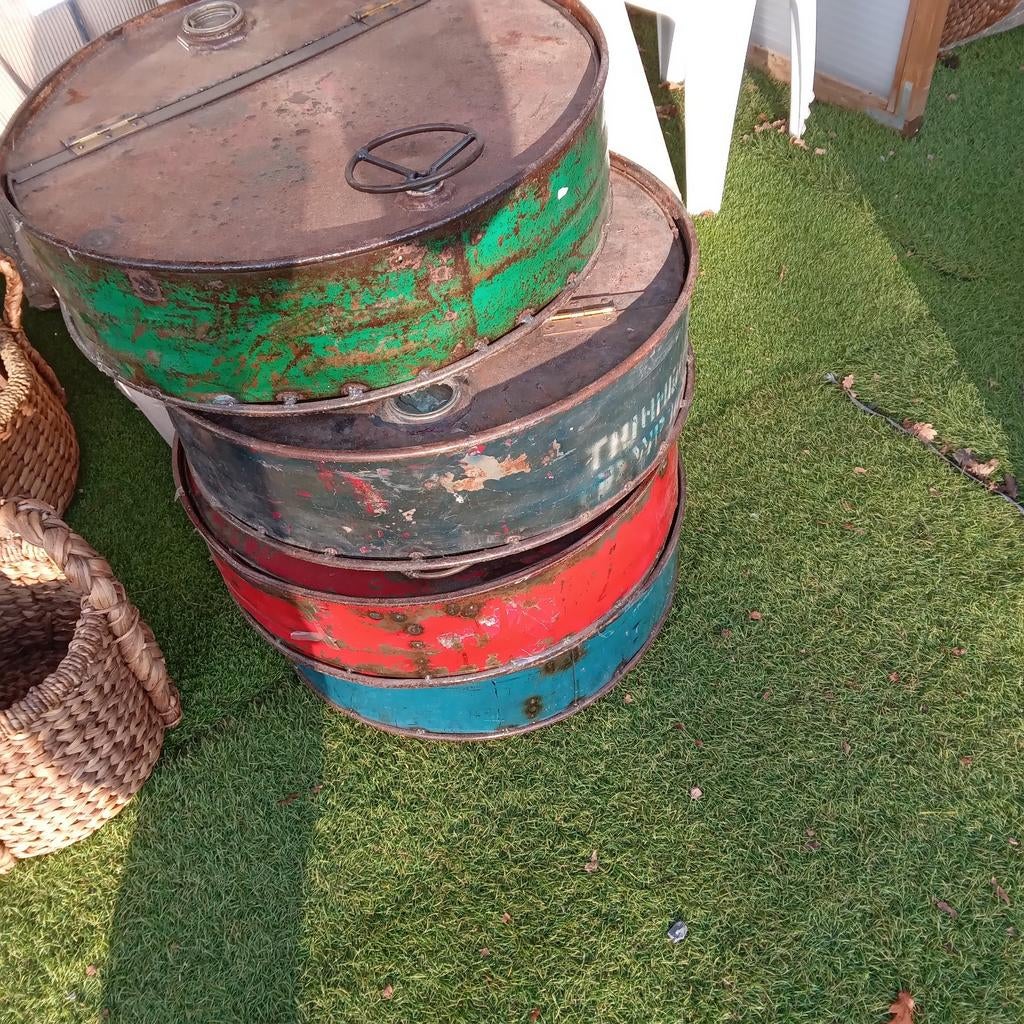 Gerecyclede olievaten: unieke bloem- of opbergtonnen, Ophalen, Gebruikt, Rond, Overige materialen