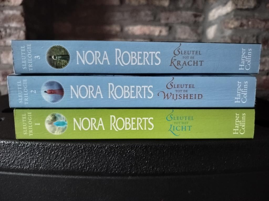 Trilogie sleutel van het licht, wijsheid en kracht, Boeken, Verzenden, Zo goed als nieuw, Nora Roberts, België