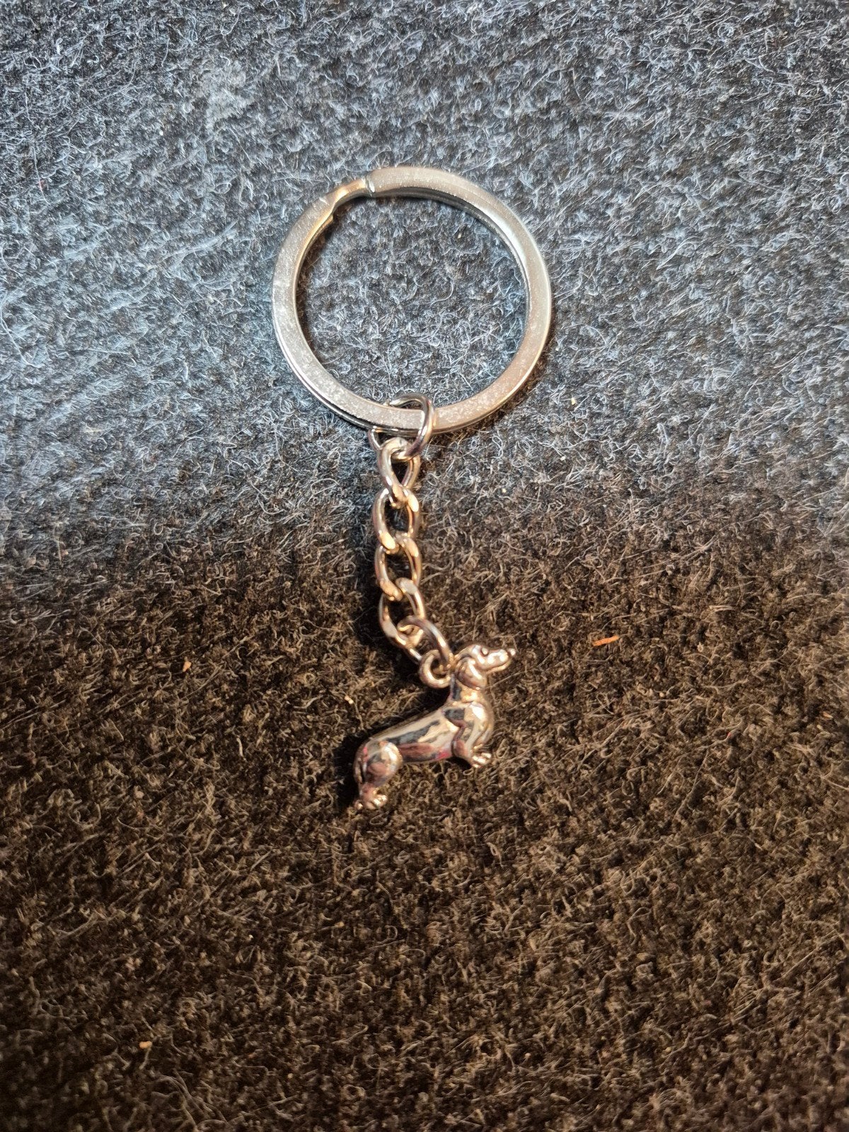 Teckel sleutelhanger zilver kleurig, Ophalen of Verzenden, Zo goed als nieuw