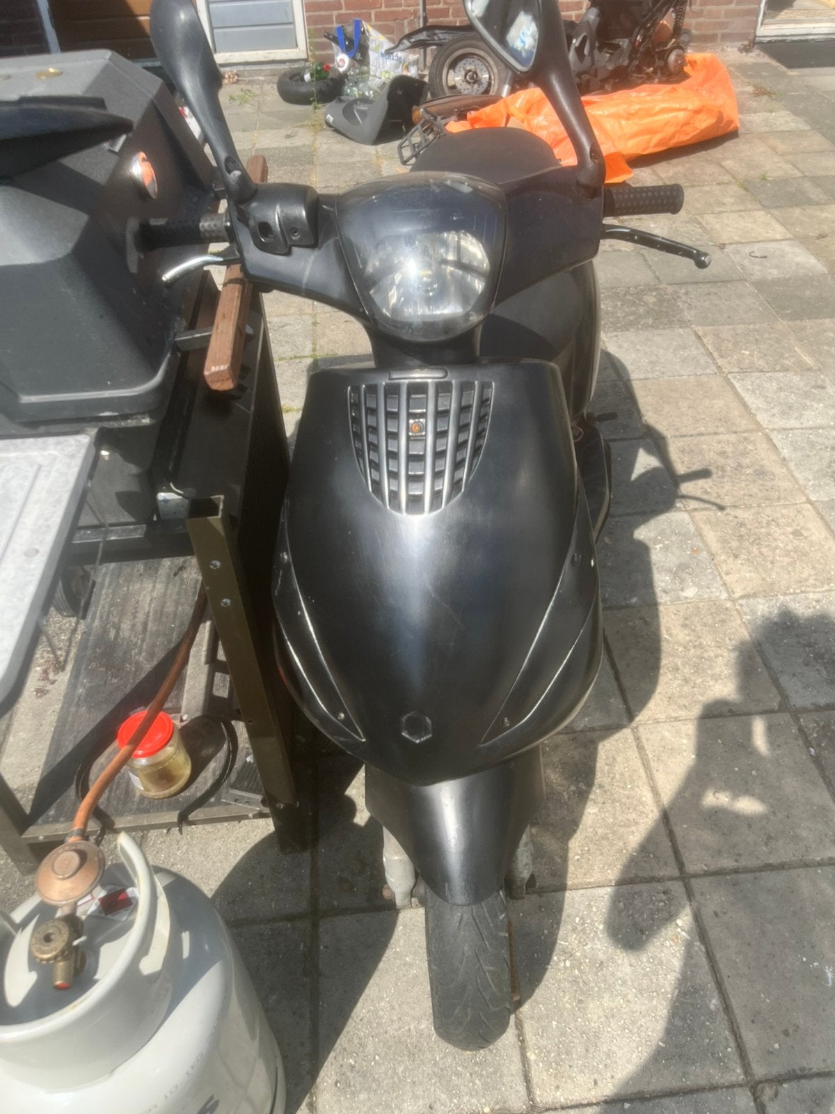 Piaggio Zip 80cc BROM, Ophalen, Zo goed als nieuw, Benzine, Zip