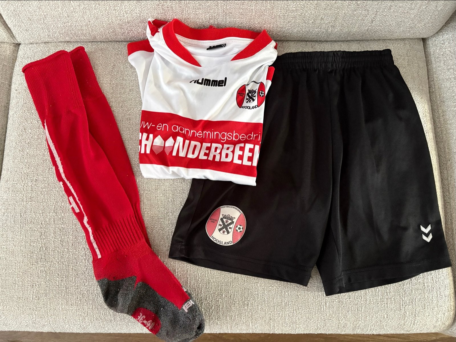 Compleet Hummel voetbaltenue vvHoogland maat 152, Sport en Fitness, Voetbal, Maat XS of kleiner, Ophalen of Verzenden, Zo goed als nieuw