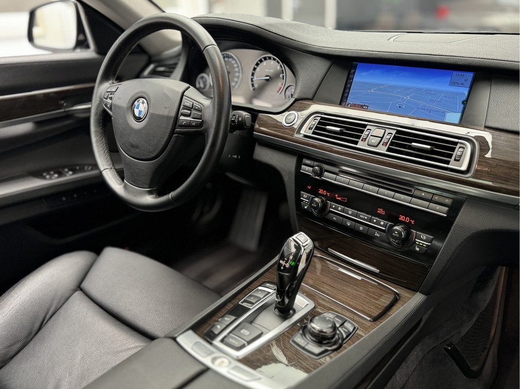 BMW 7 Serie 750i, 408pk, Radar, 19", Motorrevisie voltooid, Auto's, Automaat, Euro 5, Achterwielaandrijving, Gebruikt