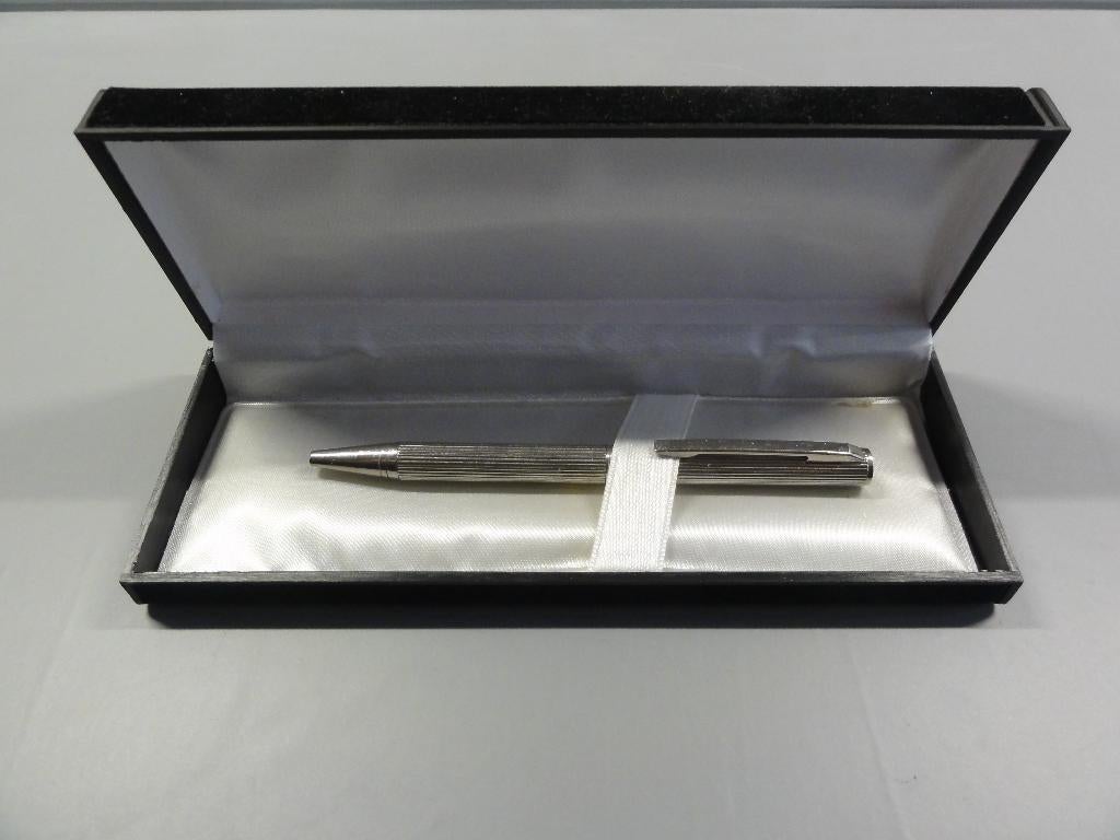 PENNETJE LIJKT OP ZILVEREN PEN, Overige merken, Gebruikt, Balpen, Met doosje