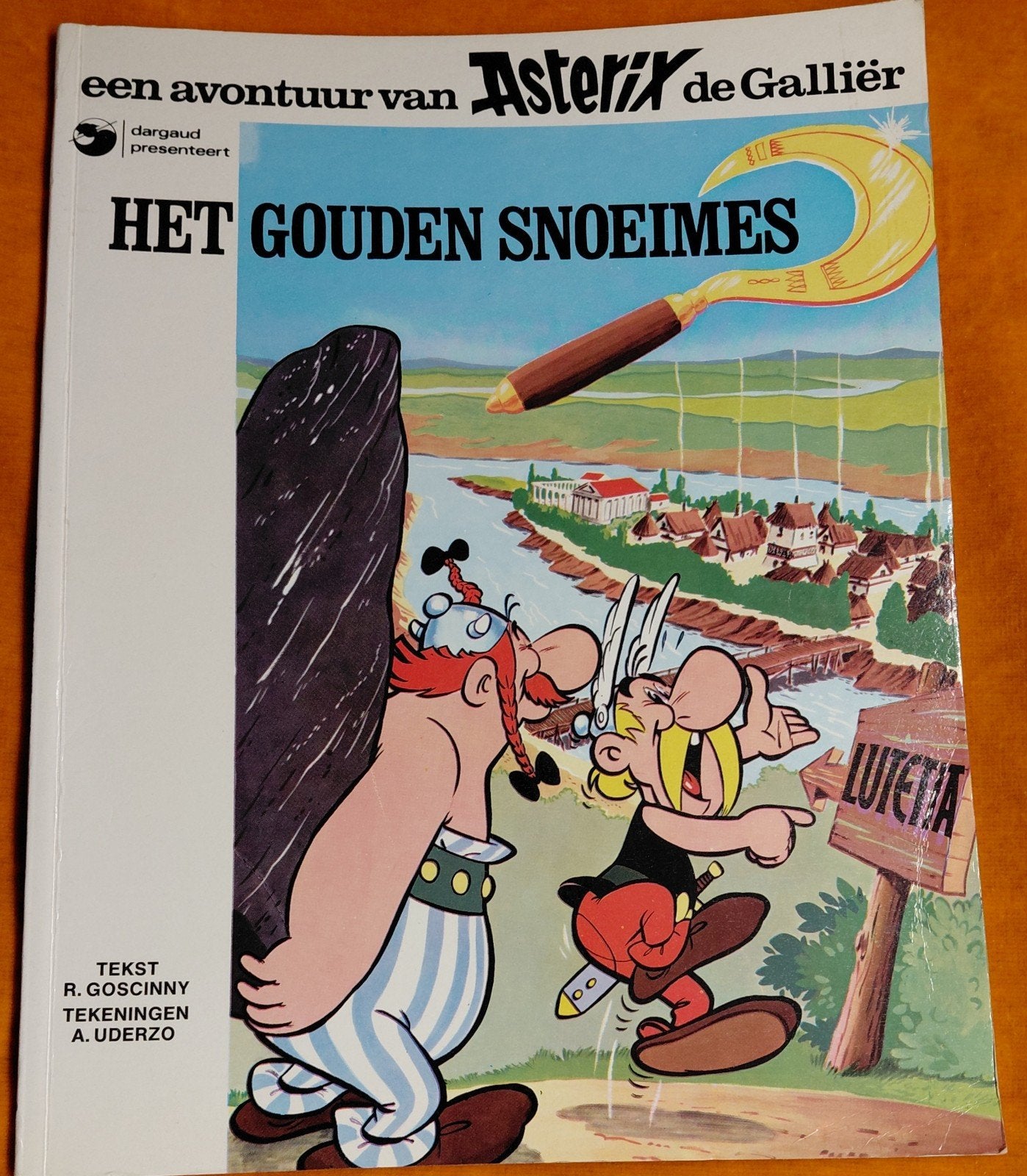 Asterix de Galliër: Het Gouden Snoeimes, Eén stripboek, Ophalen of Verzenden, Gelezen