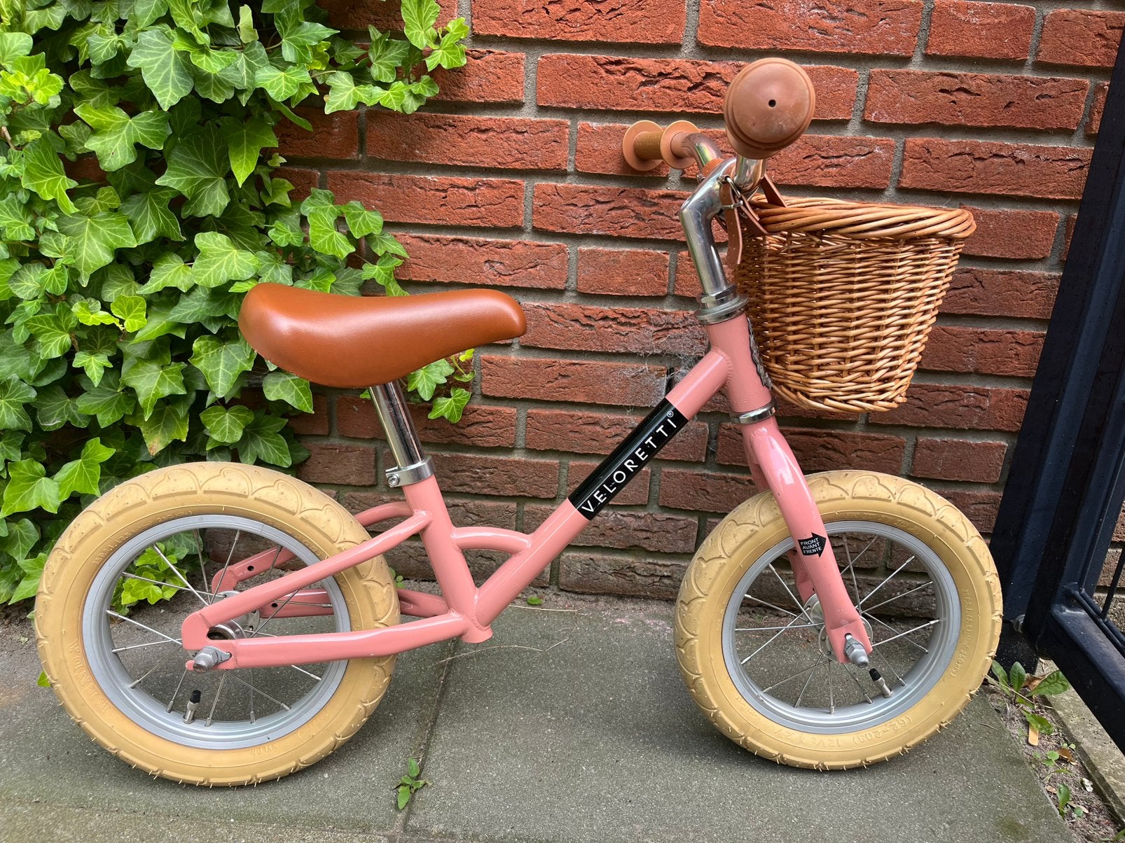 Veloretti loopfiets met mandje - roze, Fietsen en Brommers, Ophalen, Gebruikt, Minder dan 16 inch