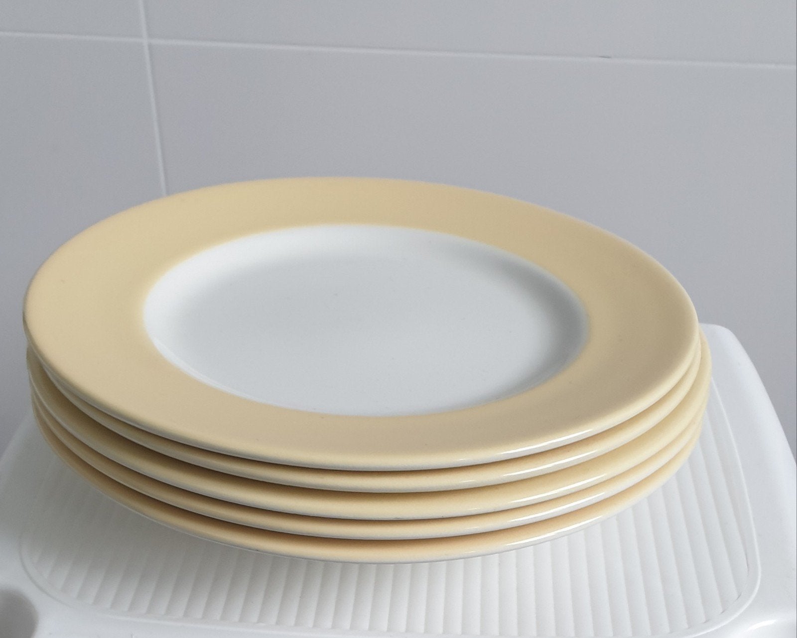 Vintage borden Hema, kleur pastel geel, boter geel, Ophalen of Verzenden