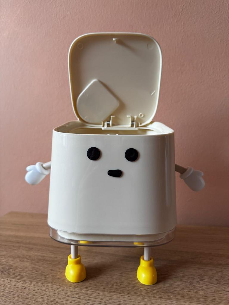 Leuke Mini Prullenbak met Pootjes en Armpjes, Kunststof, Ophalen of Verzenden, Zo goed als nieuw, Minder dan 10 liter