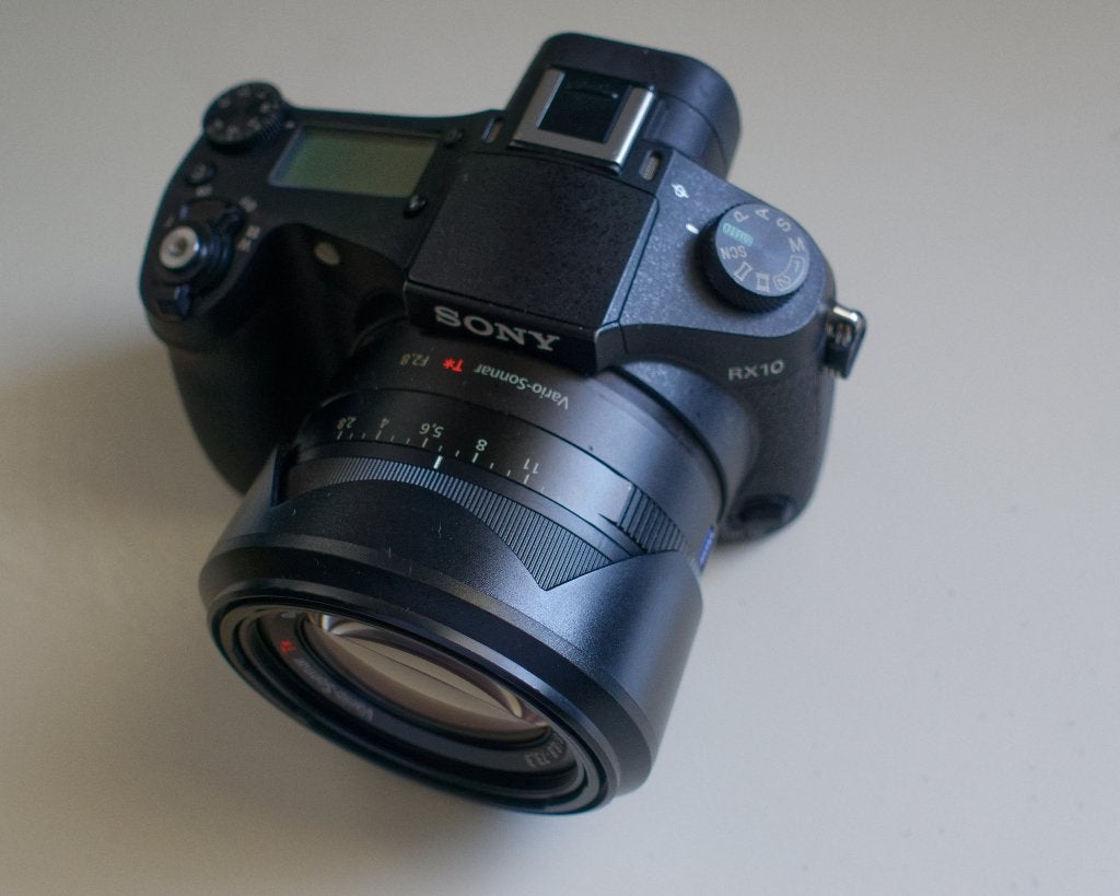 SONY RX10 V1 met Zeiss Vario T lens, Audio, Tv en Foto, Fotocamera's Digitaal, Zo goed als nieuw, Sony, Beeldstabilisatie, Kantelbaar/draaibaar scherm