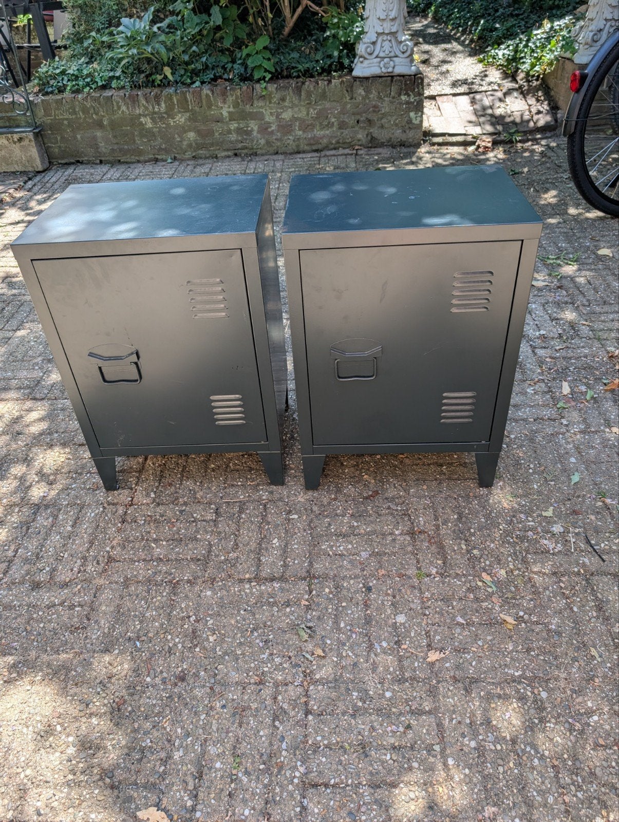 Metalen nachtkastjes Kwantum, Huis en Inrichting, Ophalen, Zo goed als nieuw