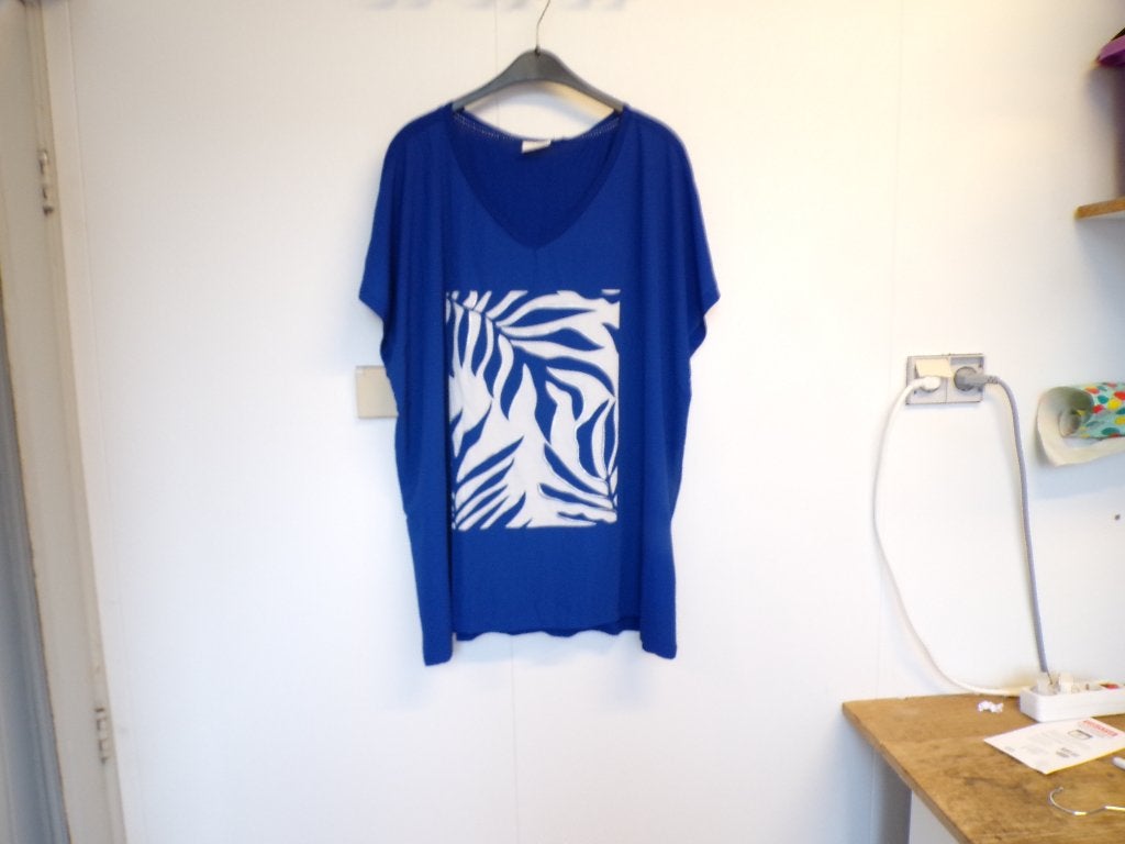 Blauw shirt met wit/zilver print M - 46/48 nieuw! (2x), Kleding | Dames, Grote Maten, Blauw, Nieuw, Nvt, Nvt
