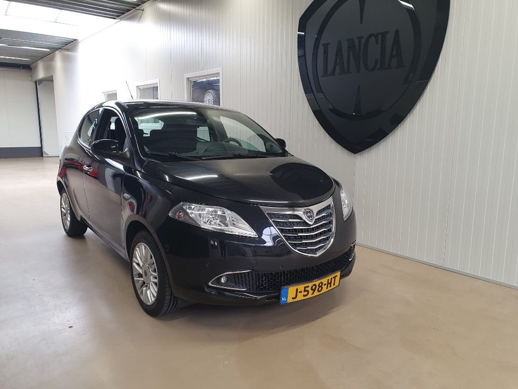 Lancia Ypsilon 1.2 Platinum, Voorwielaandrijving, Stof, 4 cilinders, Multifunctioneel stuurwiel