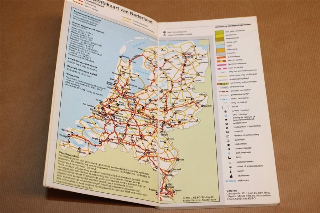 Uitgebreide Stadsgids — 75 Plattegronden [1981], Gelezen, Ophalen of Verzenden, Landkaart, 1800 tot 2000