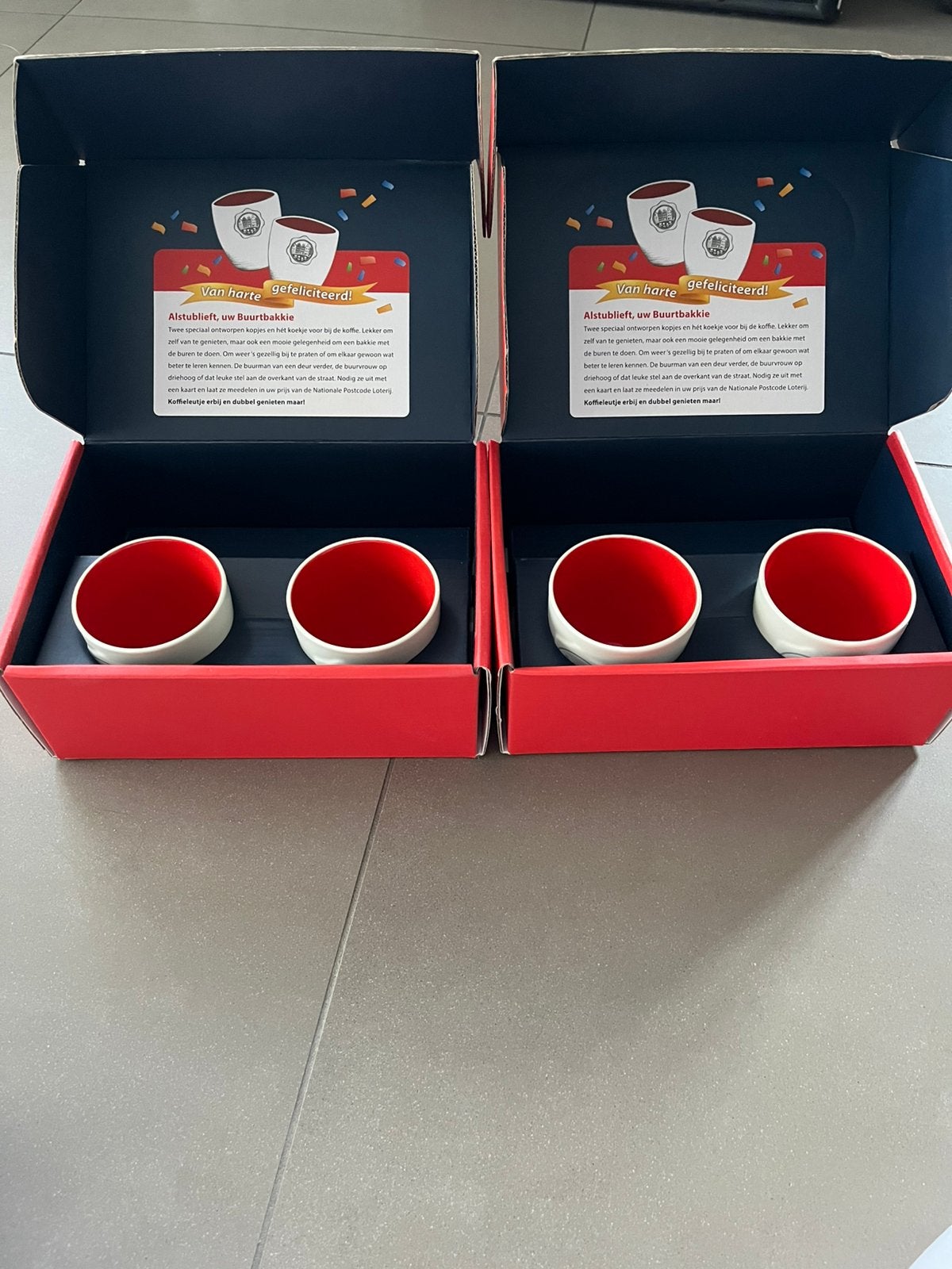4 Buurtbakkie koffiekopjes - 2 sets in originele verpakking, Keramiek, Nieuw, Ophalen of Verzenden, Overige stijlen