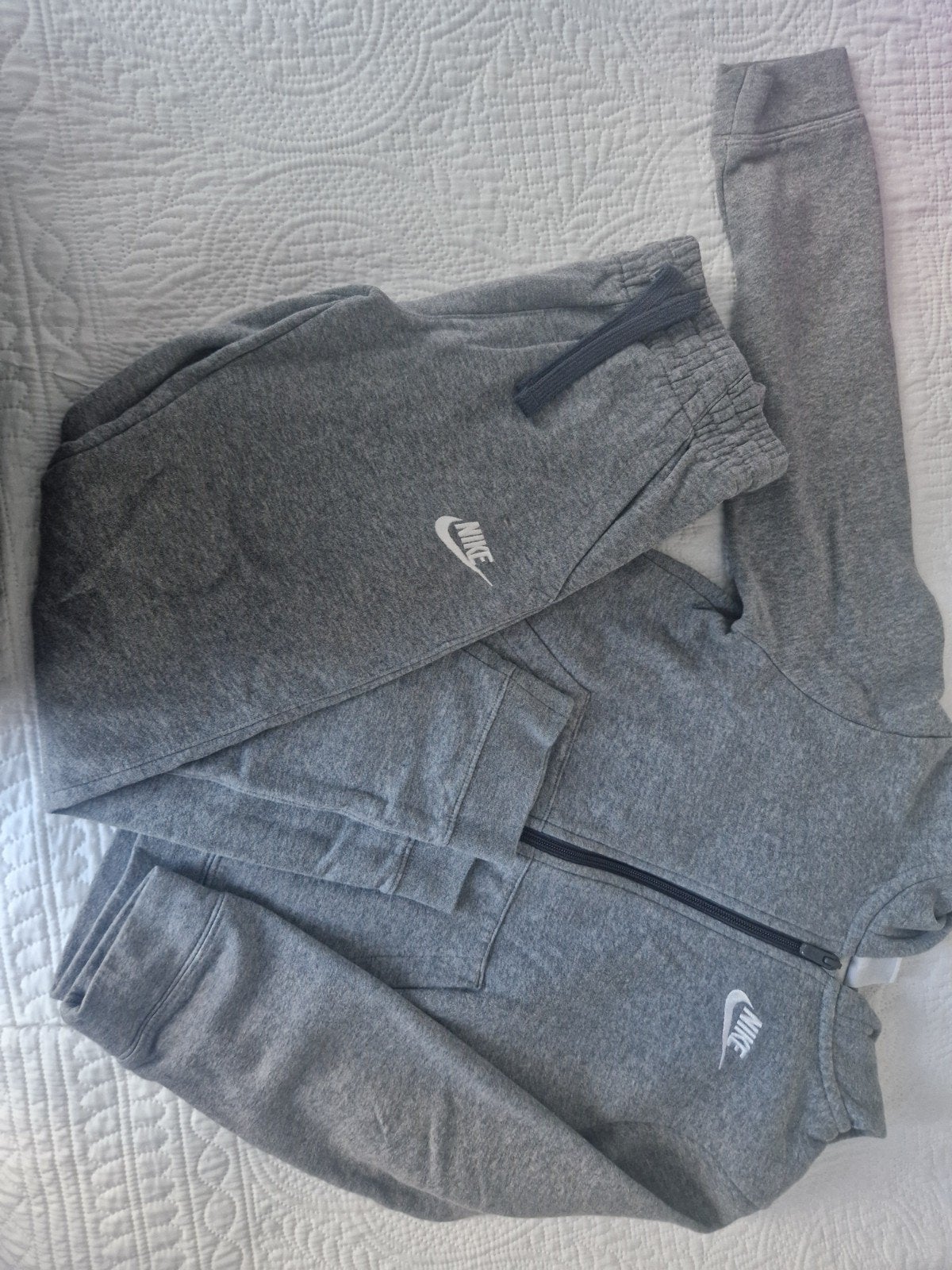 Nike Joggingpak - Grijs Maat 128 - 137, Kleding | Heren, Ophalen, Nike, Grijs, Gedragen