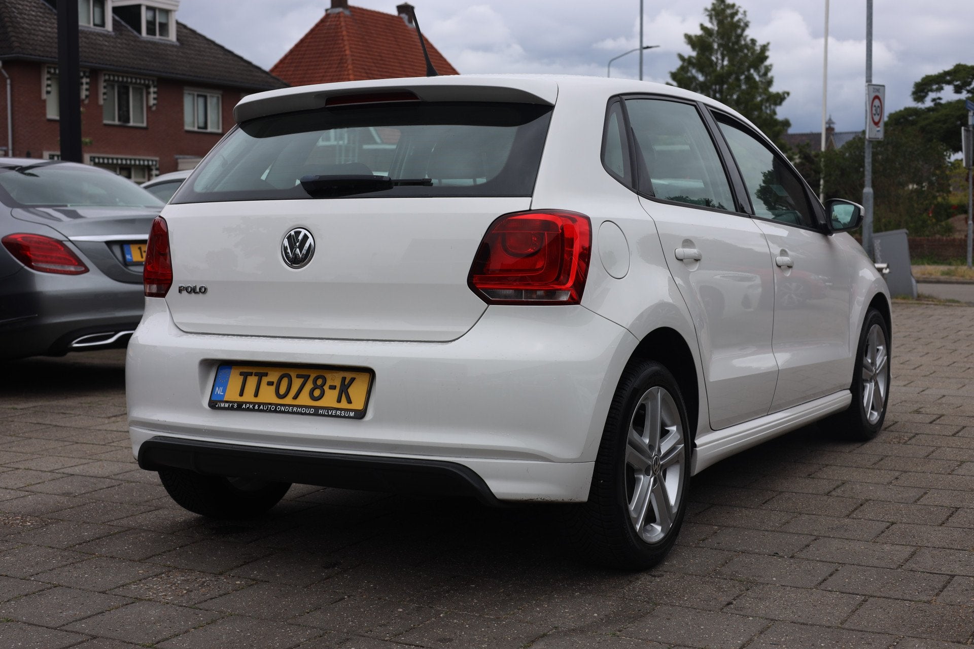 Volkswagen Polo 1.2 R-LINE | AIRCO | 16 INCH | 59000 KM!, Voorwielaandrijving, Euro 5, 60 pk, 1198 cc
