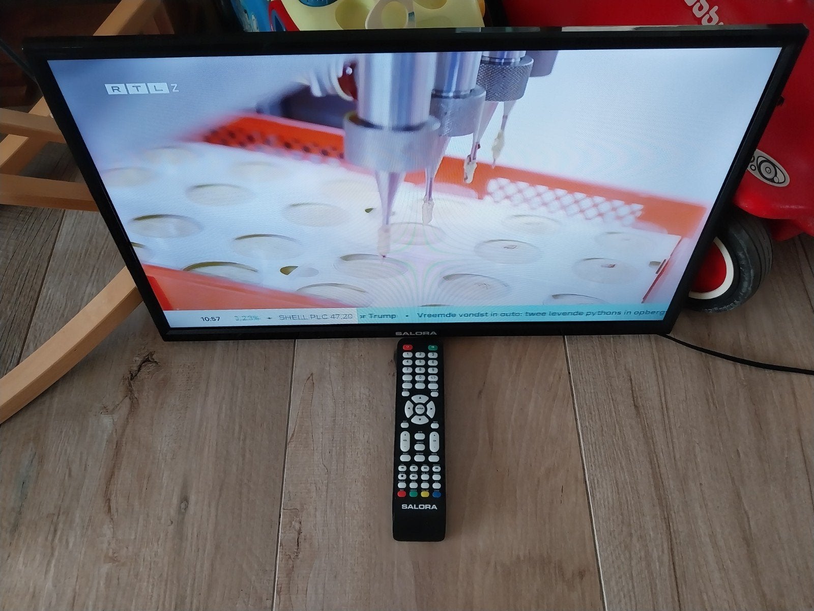 Salora 24 inch LCD TV met afstandsbediening en muurbeugel, Gebruikt, 60 tot 80 cm, Ophalen, Overige merken