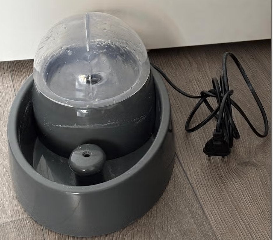 Drinkfontein, Dieren en Toebehoren, Ophalen, Zo goed als nieuw