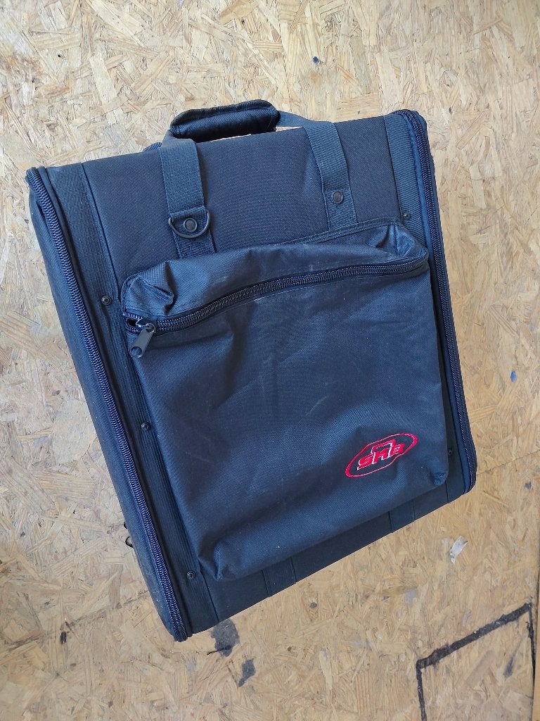 SKB 19 2U soft case, Ophalen of Verzenden, Gebruikt, Overige instrumenten, Flightcase