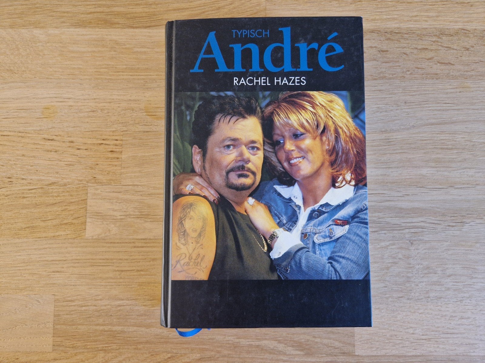 R.F. Hazes - Typisch Andre, Boeken, R.F. Hazes, Ophalen of Verzenden, Zo goed als nieuw, Film, Tv en Media
