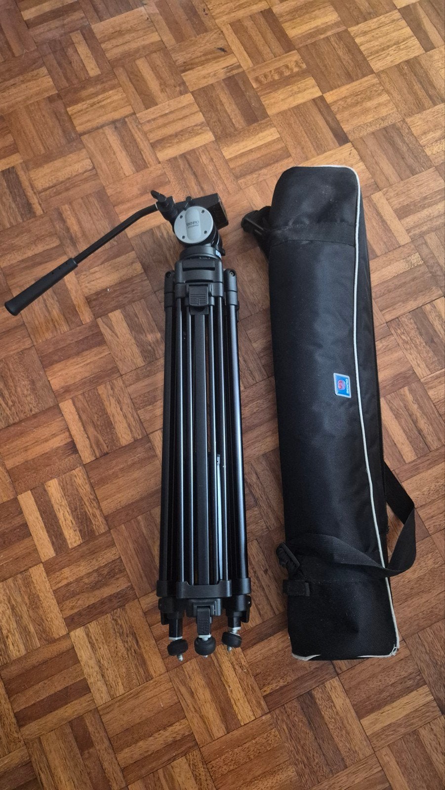 Benro KH25RM Video Tripod, Ophalen, Gebruikt, Benro, Met handvat