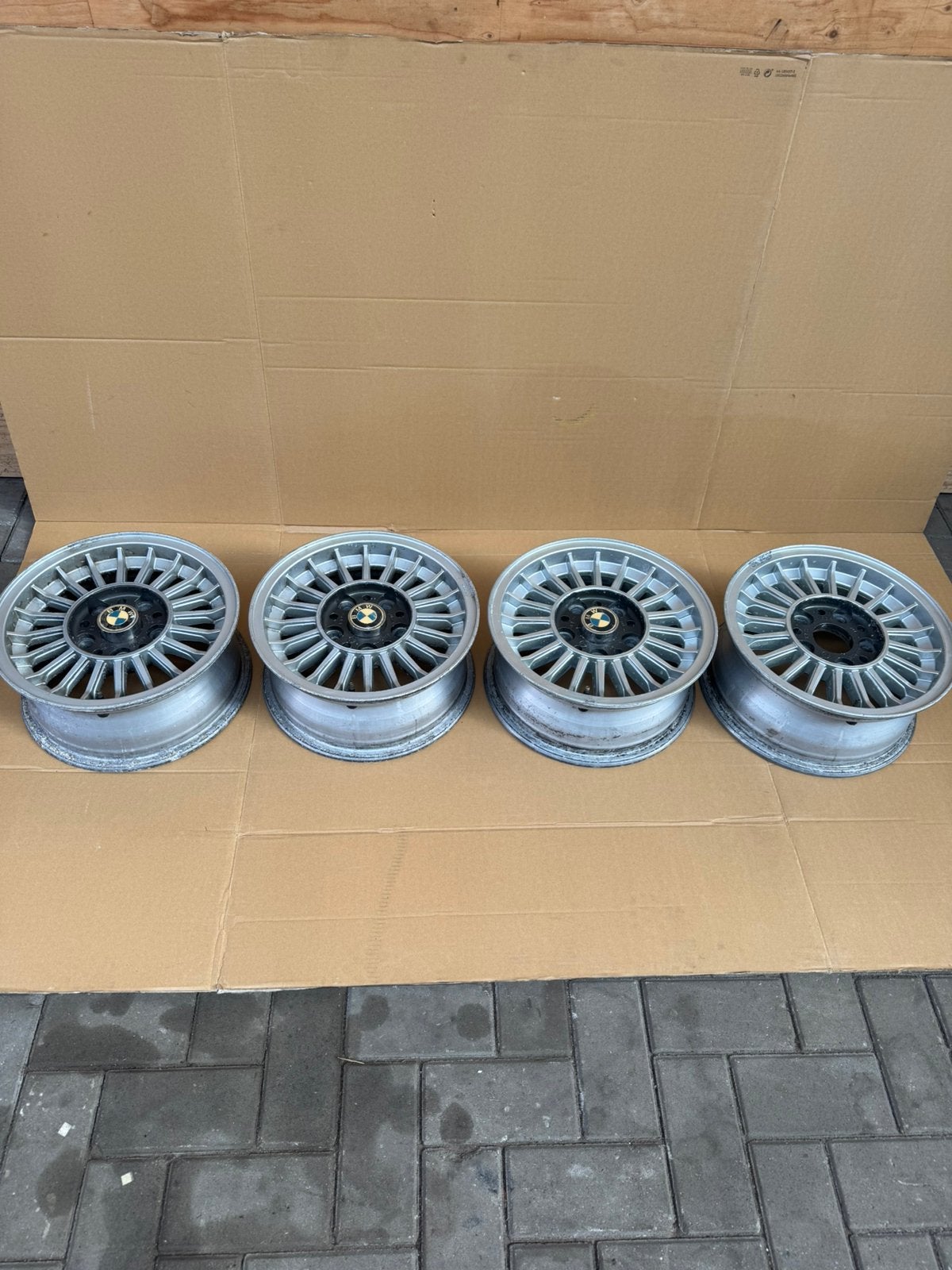 Set originele klassieke 14 inch BMW velgen, Ophalen