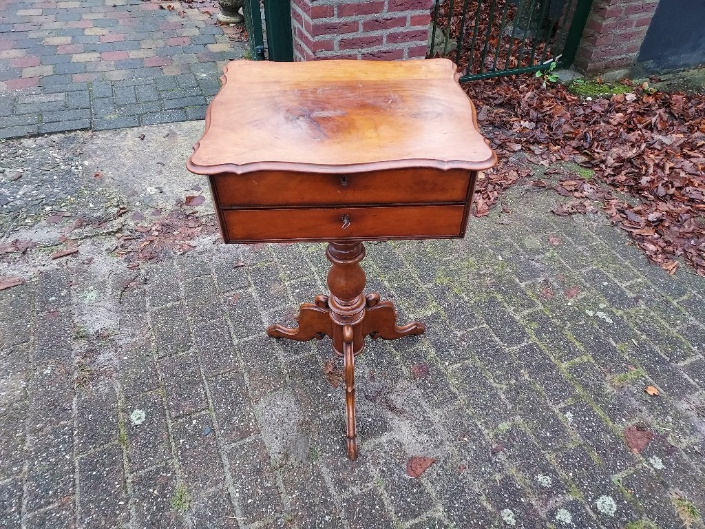 Biedermeier mahoniehouten naaitafel met 2 laden., Antiek en Kunst, Antiek | Meubels | Tafels, Ophalen