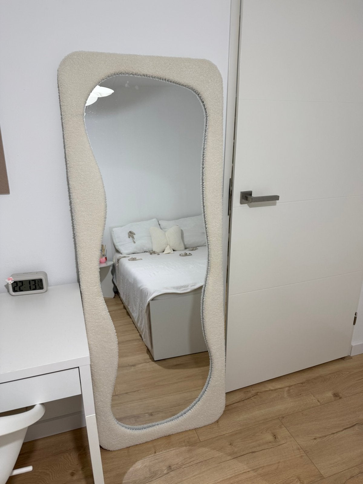 Organisch wandspiegel, Huis en Inrichting, Woonaccessoires | Spiegels, Ophalen, Zo goed als nieuw, Rechthoekig, Minder dan 100 cm
