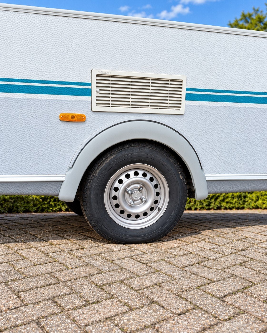 Knaus Eifelland Sunshine | fietsendrager | Luifel, Caravans en Kamperen, Omvormbare zithoek, Particulier, 5 tot 6 meter, Knaus
