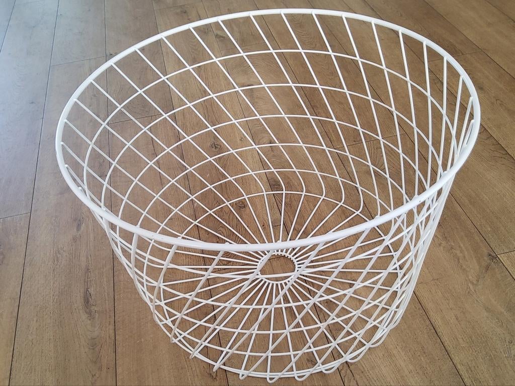 Mooie en grote witte DRAADMAND, Huis en Inrichting, Woonaccessoires | Schalen en Manden, Ophalen, Overige materialen, Gebruikt