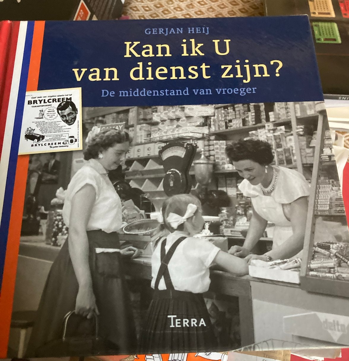 Boek: Kan ik U van dienst zijn? De middenstand van vroeger, Ophalen of Verzenden, 20e eeuw of later, Zo goed als nieuw