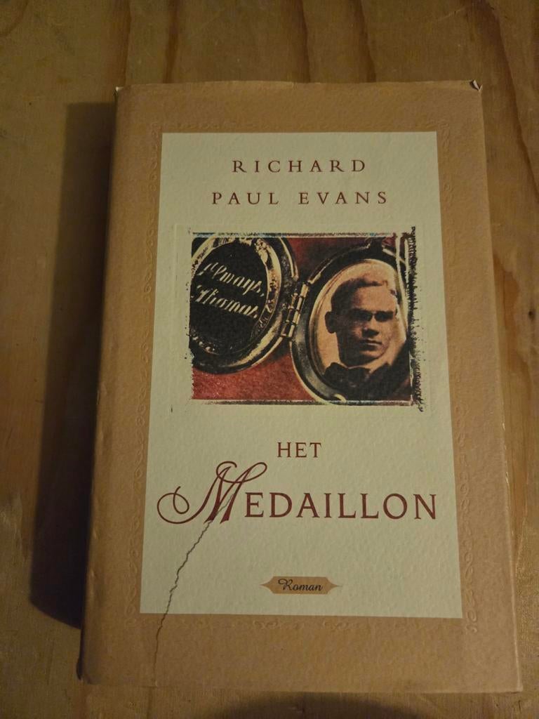 Het Medaillon - Richard Paul Evans (Roman), Ophalen of Verzenden, Gelezen, Richard Paul Evans, Nederland