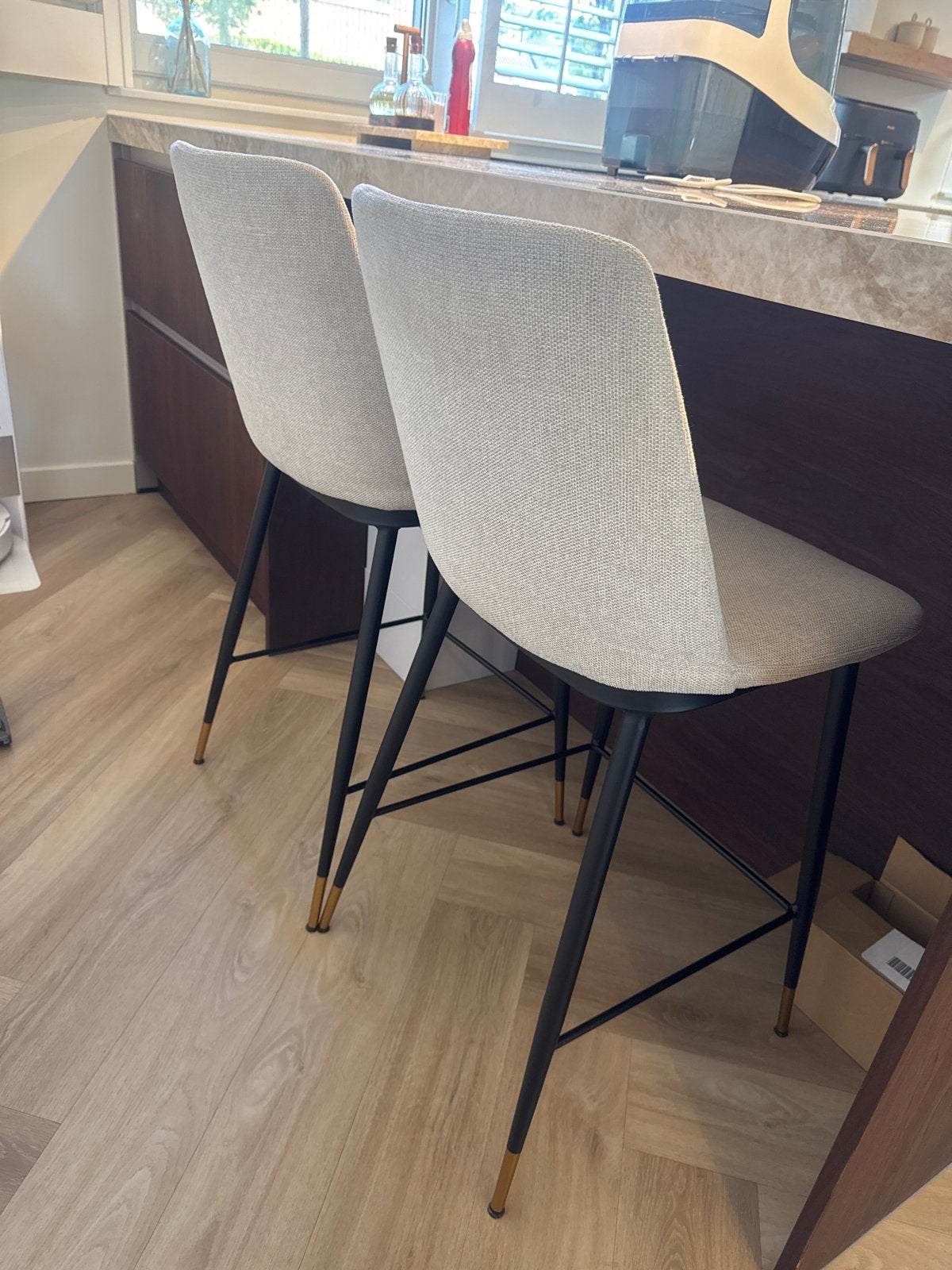 Set van 2 moderne barkrukken - Beige stof met zwart metaal, Met voetsteun, Ophalen of Verzenden, Zo goed als nieuw, 90 cm of meer
