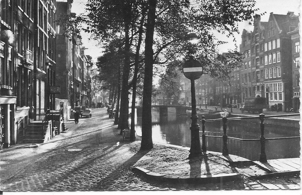 Oud-Amsterdam, O.Z. Voorburgwal - Gelopen Ansichtkaart, Ophalen of Verzenden, 1960 tot 1980, Gelopen, Noord-Holland