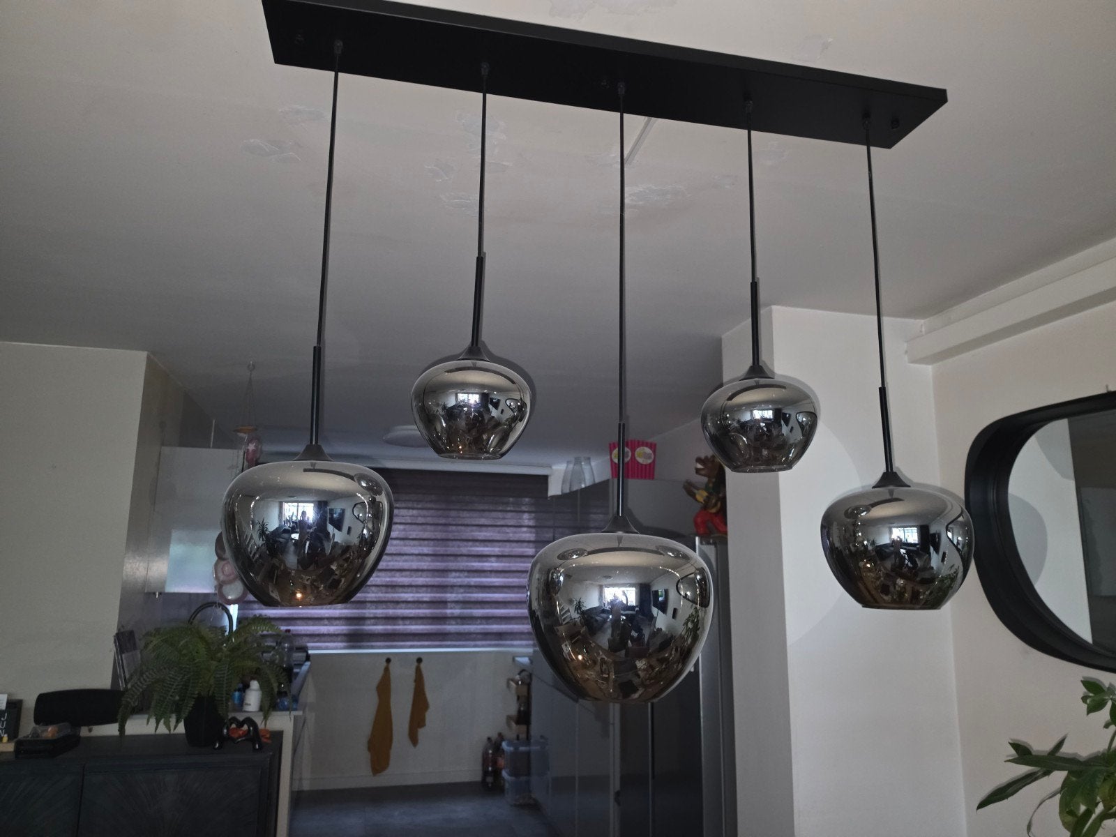 Moderne hanglamp met 5 glazen bollen, Zo goed als nieuw, Glas, Modern, E27 (groot)