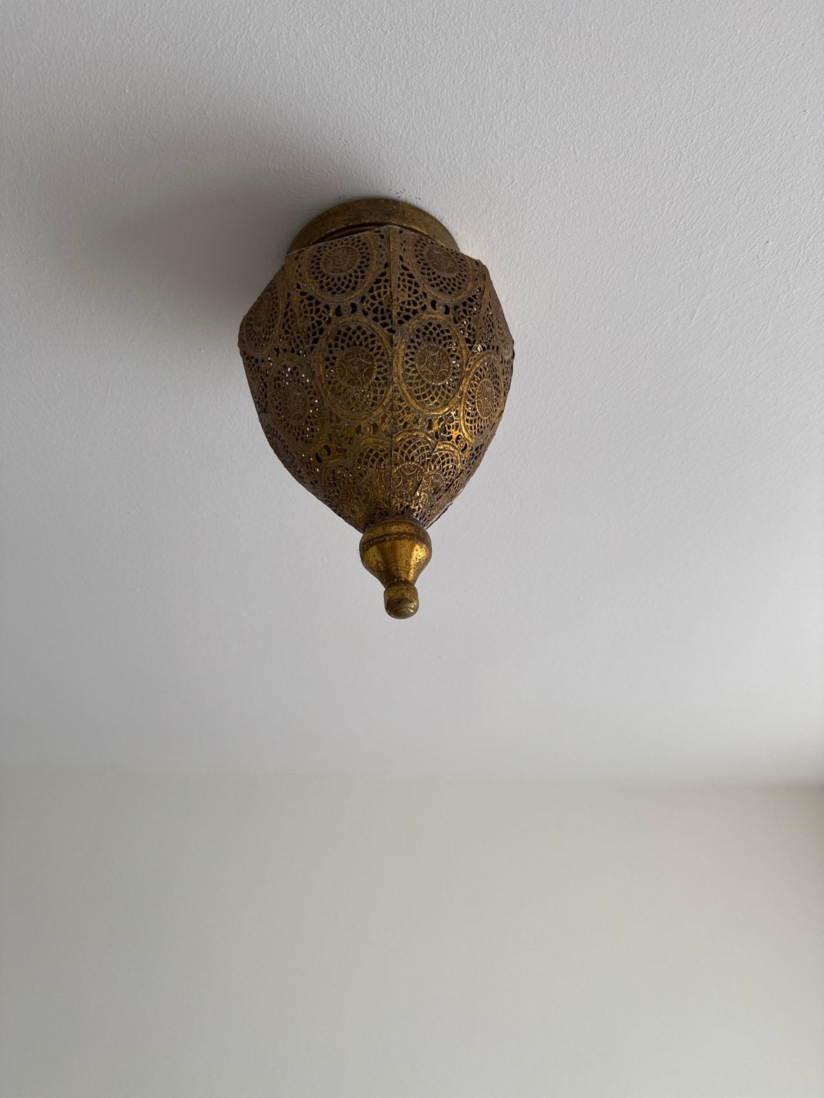 Oosterse plafondlamp, goudkleurig, met patroon, Huis en Inrichting, Ophalen of Verzenden, Zo goed als nieuw, Oosters