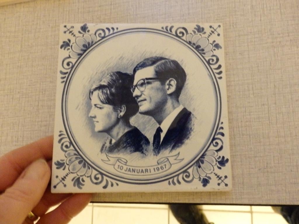 Tegel. Margriet en P. van Vollenhoven, Ophalen of Verzenden, Zo goed als nieuw