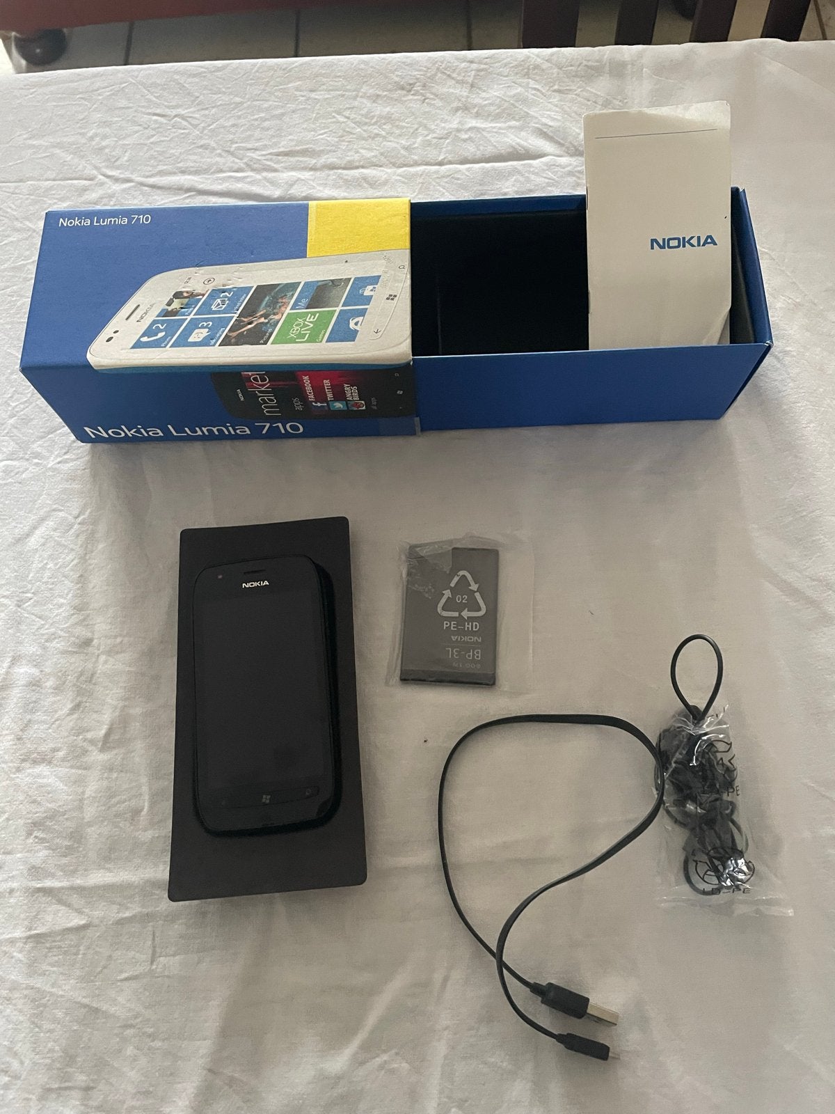 3 Mobiele telefoons: Nokia Lumia 710, Sagem MC 912, Siemens, Telecommunicatie, Gebruikt, Zwart, Touchscreen, 3 tot 6 megapixel