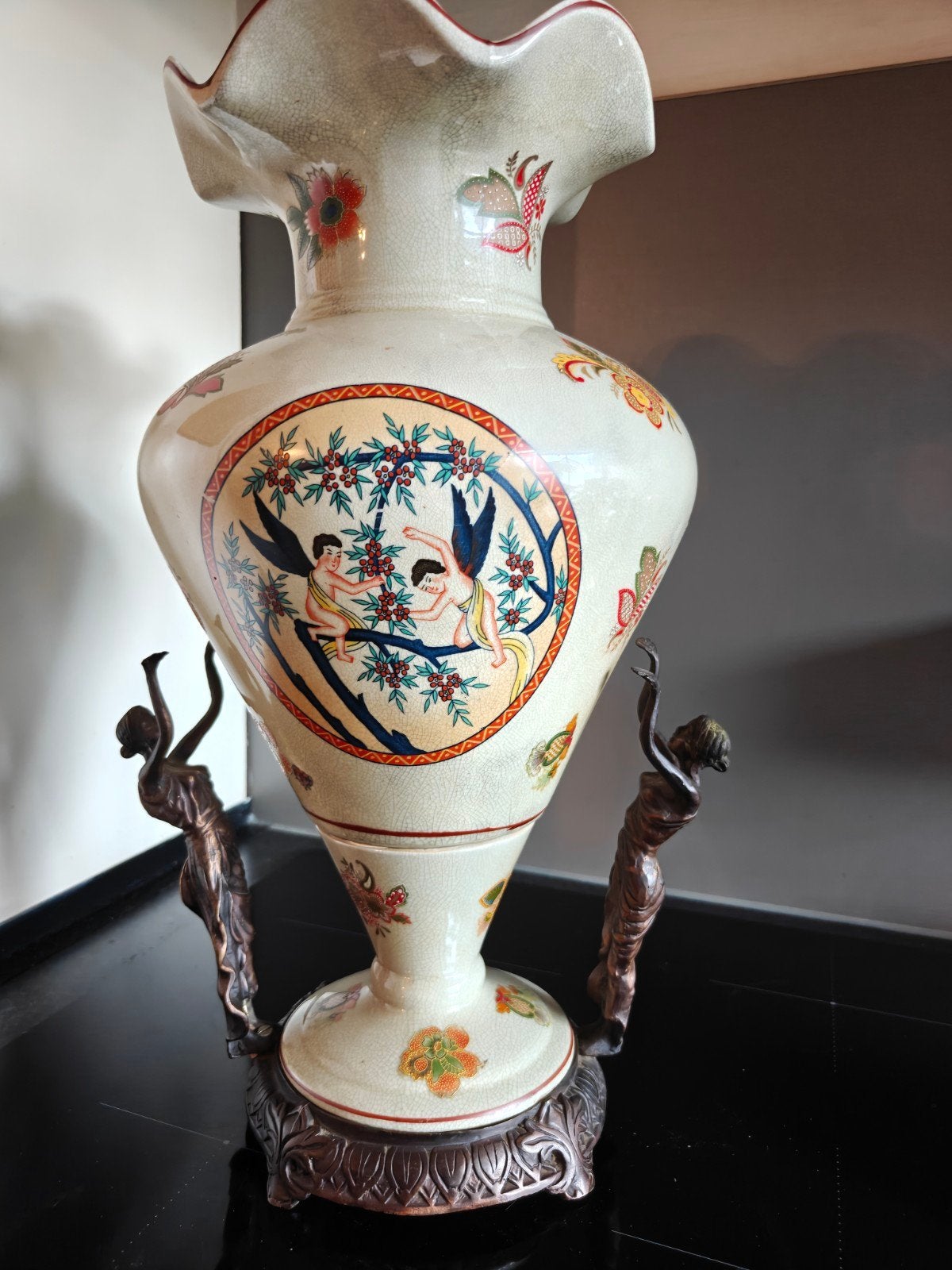 Antieke Chinese vaas met bronzen engelen, Ophalen of Verzenden