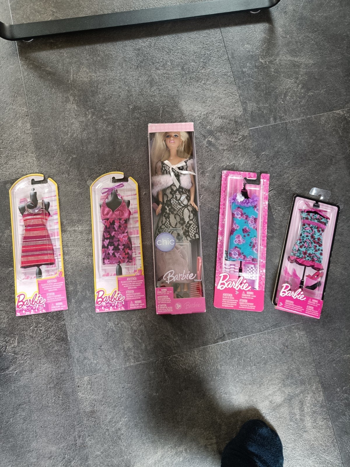 Barbie poppen en kleding set - Nieuw in verpakking, Ophalen of Verzenden, Nieuw