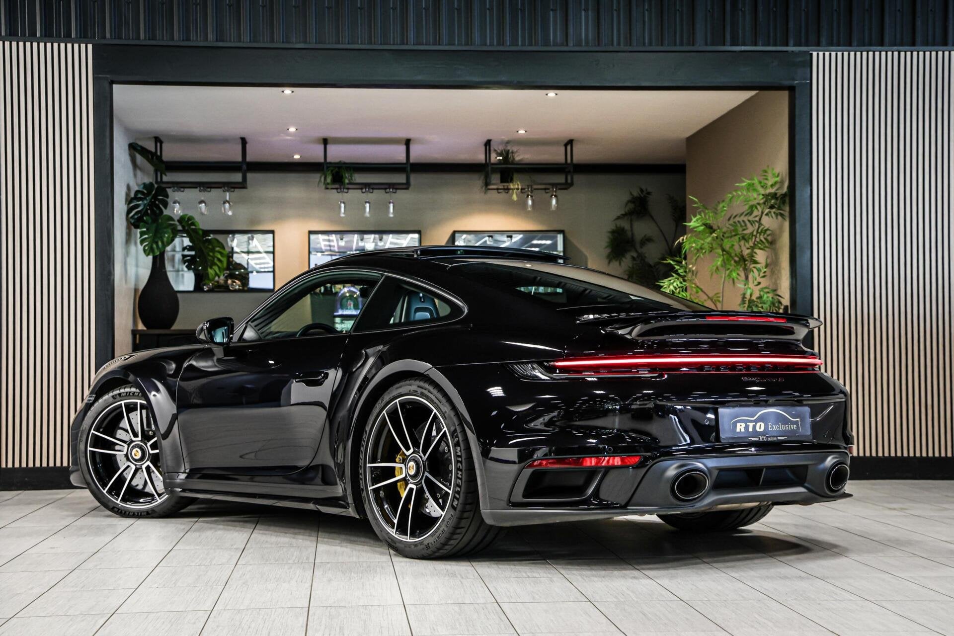 Porsche 911 3.8 Turbo S|PCCB|Matrix|Chrono|Schuifdak|Carbon, Automaat, Gebruikt, Met garantie (alle), 4 stoelen