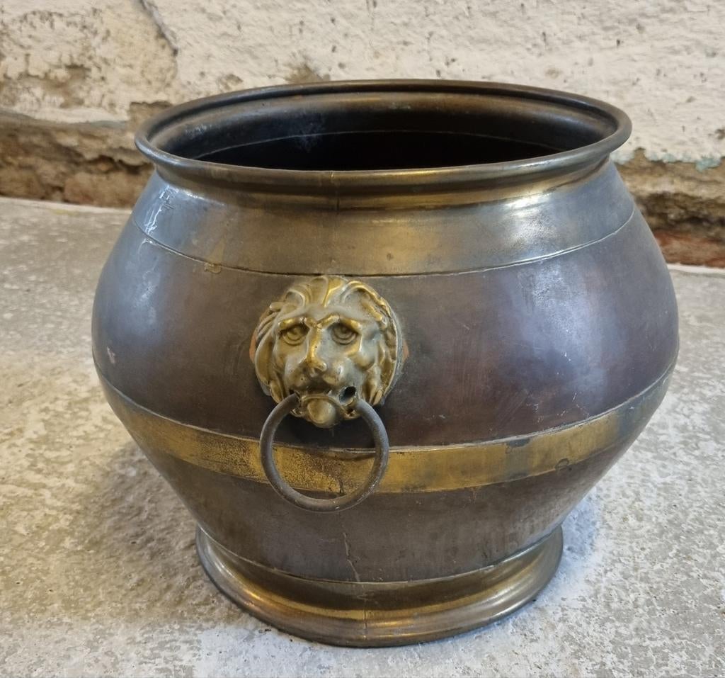 Antieke koperen pot met leeuwenkoppen, Ophalen of Verzenden
