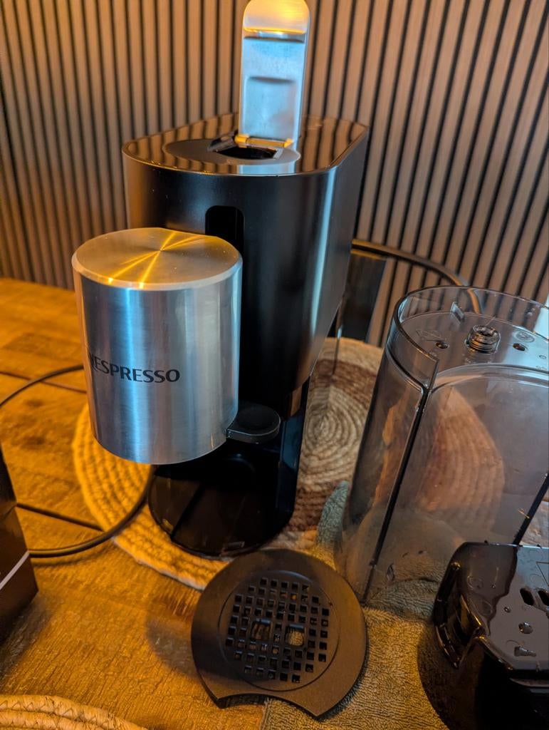 Nespresso Krups espressomachine met garantie + 60 capsules, Ophalen of Verzenden, Zo goed als nieuw, Espresso apparaat, Koffiepads en cups