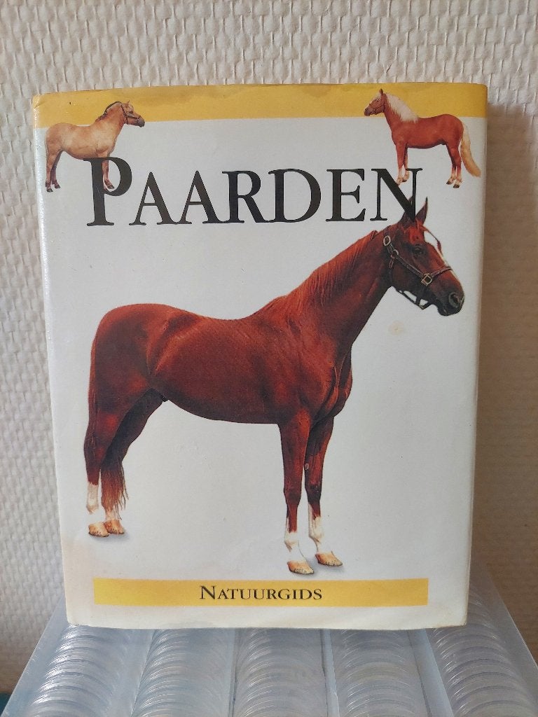 Het boek "Paarden NatuurGids" van D. Manson., Boeken, Ophalen of Verzenden, Zo goed als nieuw, Paarden of Pony's