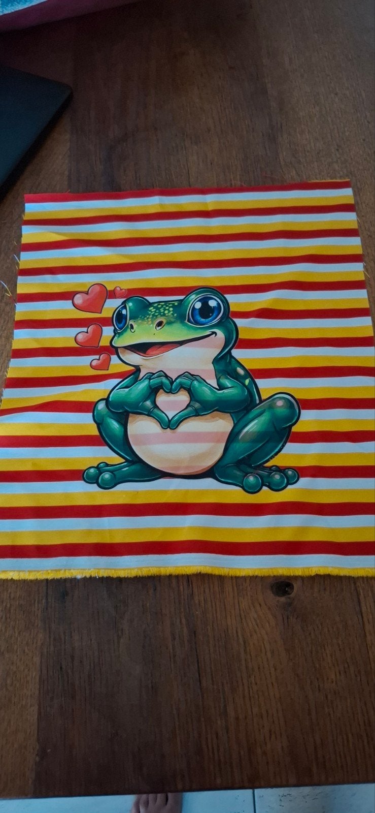 Oeteldonk Kikker Rug Embleem - Carnaval Accessoire, Nieuw, Meerkleurig, Ophalen of Verzenden, Knutselmateriaal