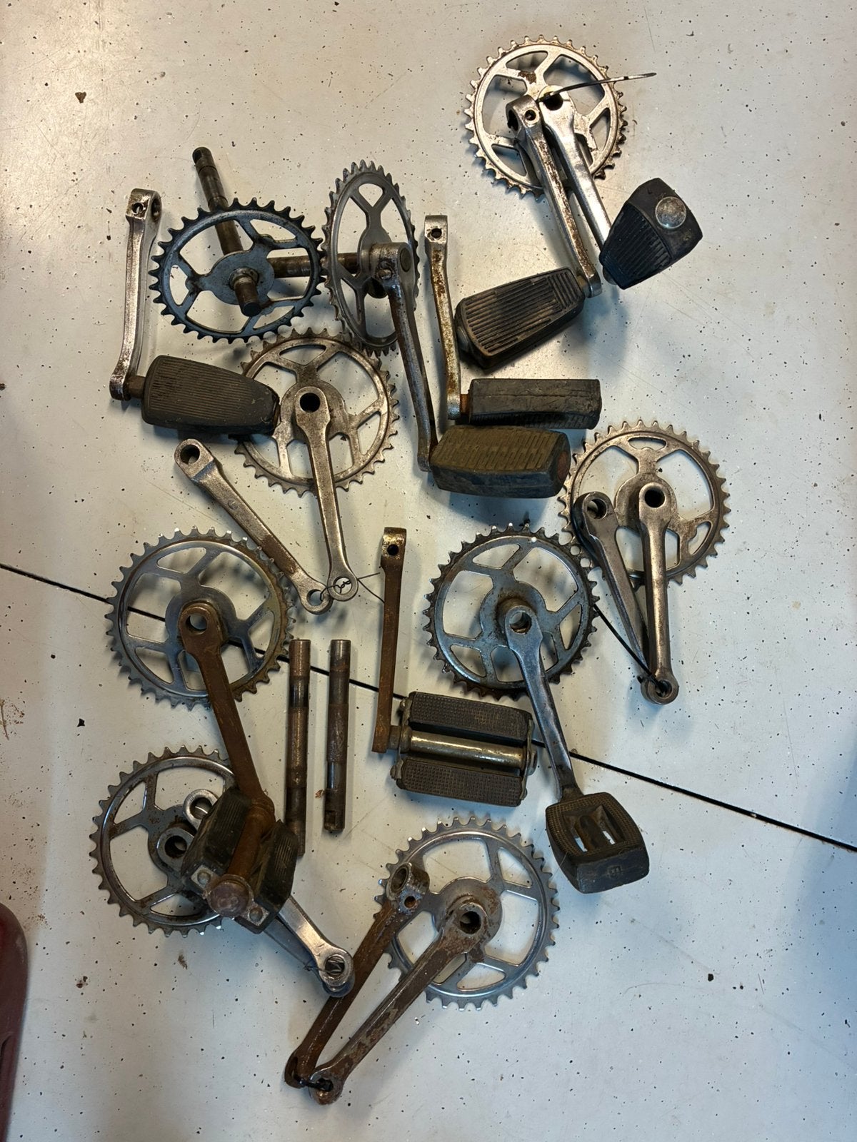 Partij pedalen, cranks, assen, trappers oldtimer brommers, Ophalen, Gebruikt, Overige merken