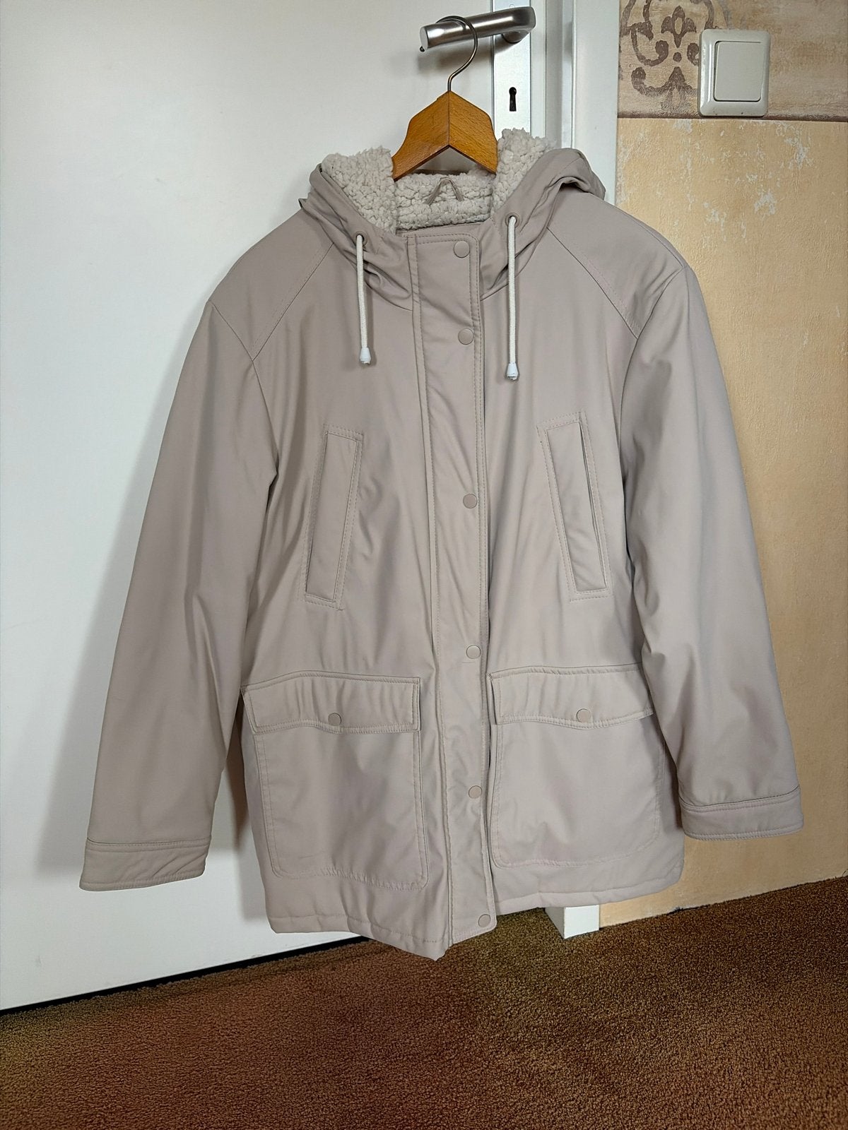 Winterjas beige kleur, Pull & Bear Maat L, Ophalen of Verzenden, Gedragen, Maat 42/44 (L), Beige